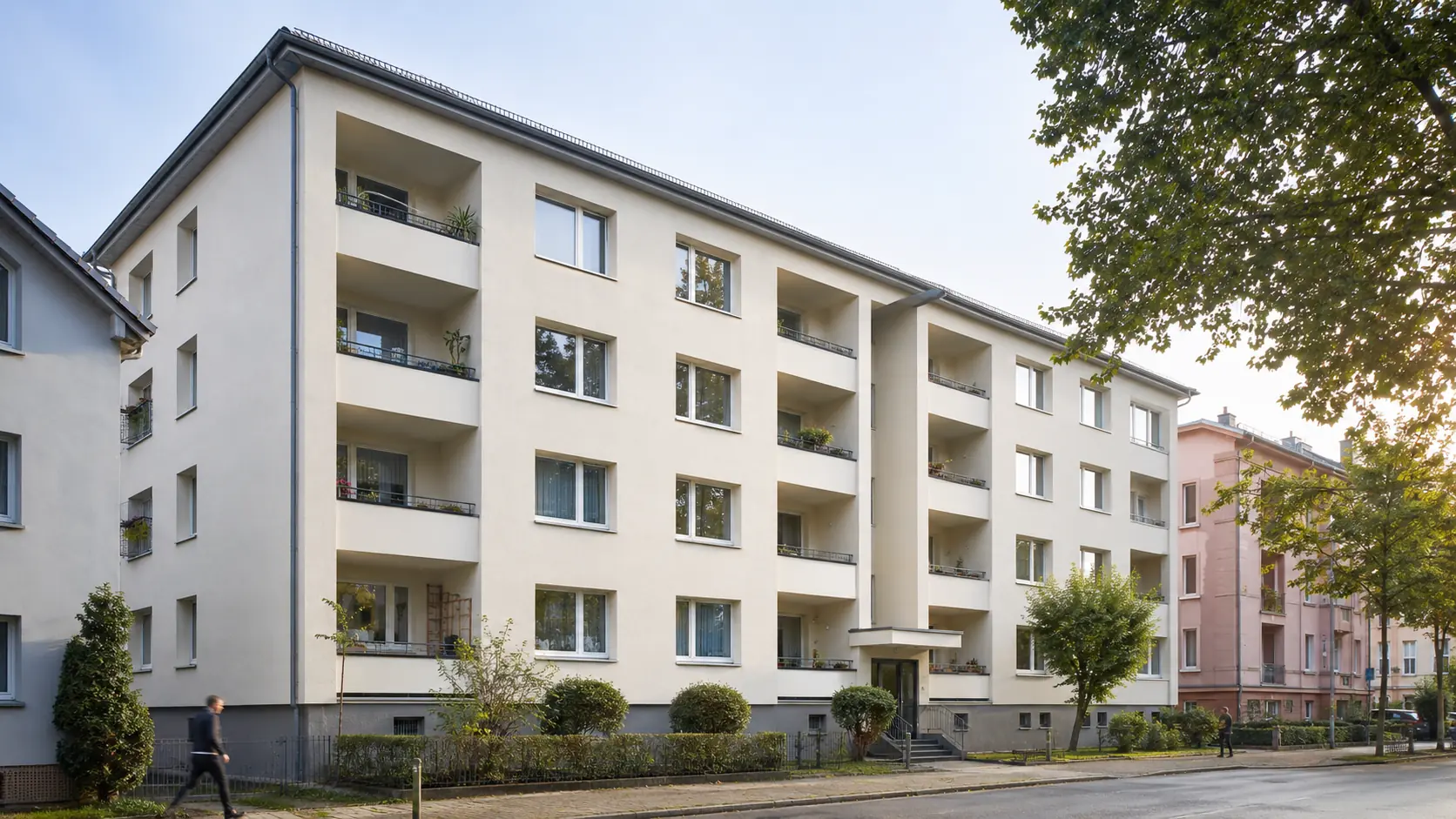 Mehrfamilienhaus mit modernisierter Fassade als Demo-Referenz